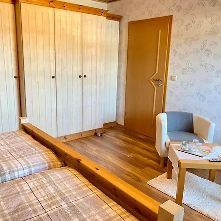 Zwei Stilvolle Gaestezimmer Mit Exklusivem Bad Habitación en casa particular Kelberg