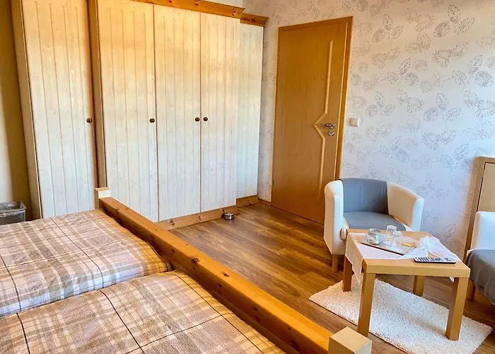 Zwei Stilvolle Gaestezimmer Mit Exklusivem Bad Habitación en casa particular Kelberg